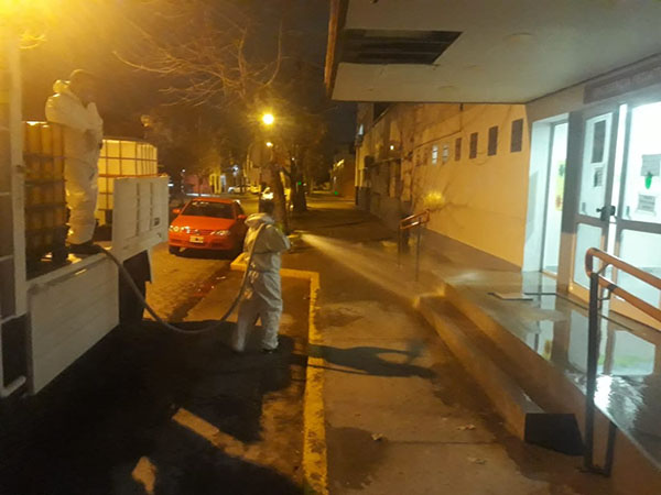 Continúan los operativos de desinfección en la vía pública