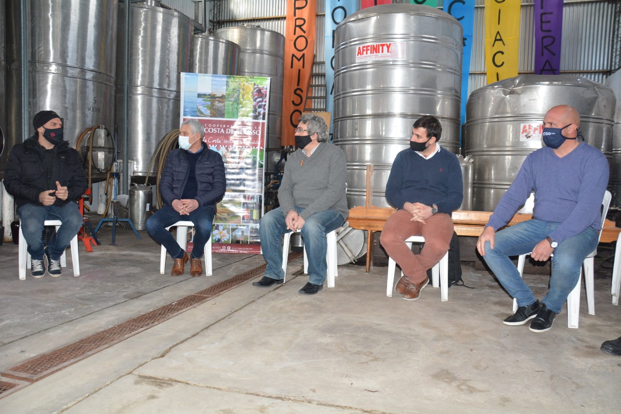 Cagliardi y el ministro de Desarrollo Agrario se reunieron con productores locales