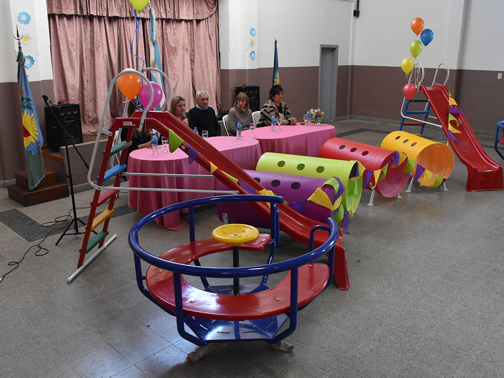 El Municipio realizó la entrega de nuevos juegos a todos los jardines de infantes de la ciudad