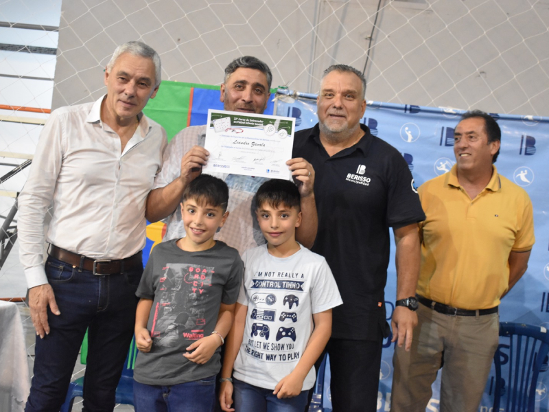 Entrega de diplomas a egresados del Curso de Formador en Fútbol Infanto-Juvenil