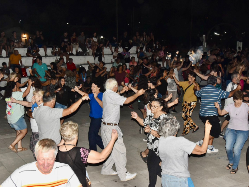 Comienza Folkloreando en la Plaza