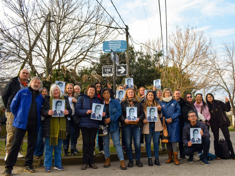 Colocación de señalización en homenaje a Miguel Ángel Soria