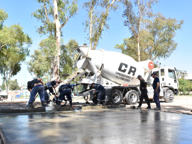 Avanza la construcción del nuevo playón deportivo en el Parque Abuelas de Plaza de Mayo