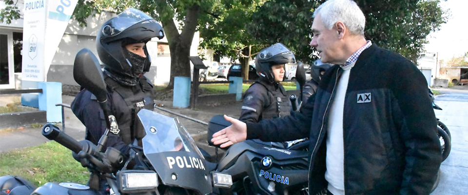 Entrega de motos para reforzar la seguridad en el distrito