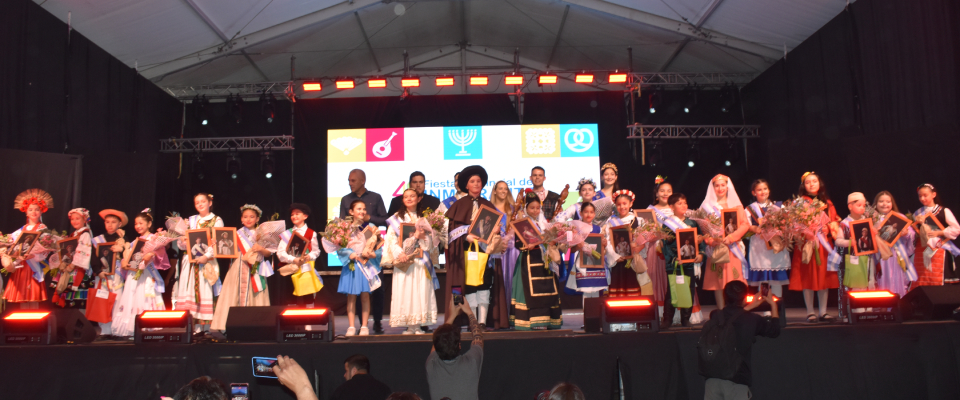 Representantes Infantiles se presentaron con todo el color de sus Colectividades