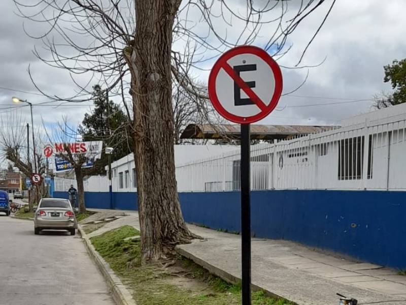 Colocaci N De Carteler A Vial En Las Calles De La Ciudad