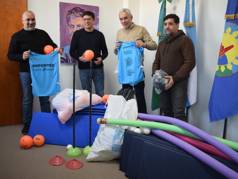 Berisso recibió material deportivo y planifica mejoras en infraestructura