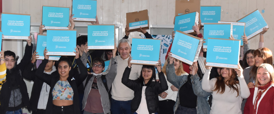 Nueva entrega de notebooks a escuelas secundarias de la Franja a través del programa "Conectar Igualdad Bonaerense"