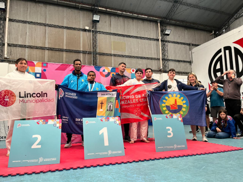 Medalla de Bronce en Taekwondo formas para Pedro Ale y Medalla de Plata en Atletismo PCD, Tamara Duarte