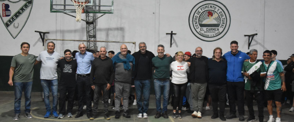 Entrega de Kits Deportivos para el Club "El Carmen"
