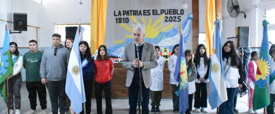 Se realizó el acto oficial en conmemoración del 25 de Mayo