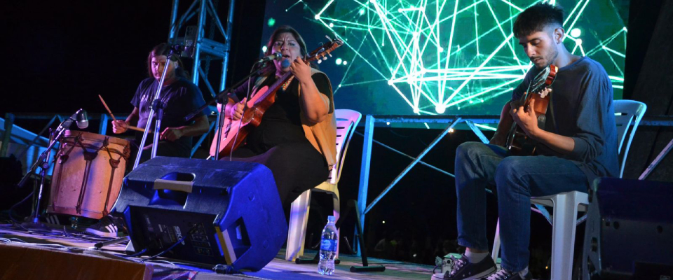 Primer Domingo de Folklore en la "Plaza 17 de Octubre"