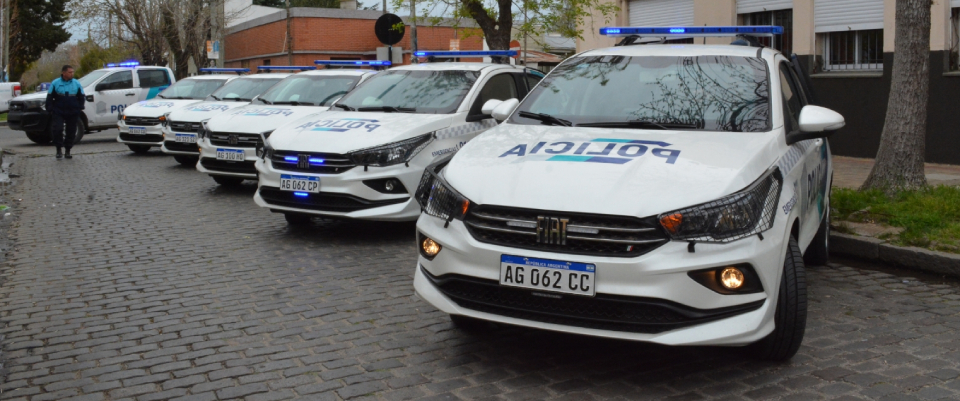 Cagliardi recibió cinco nuevos patrulleros para la ciudad
