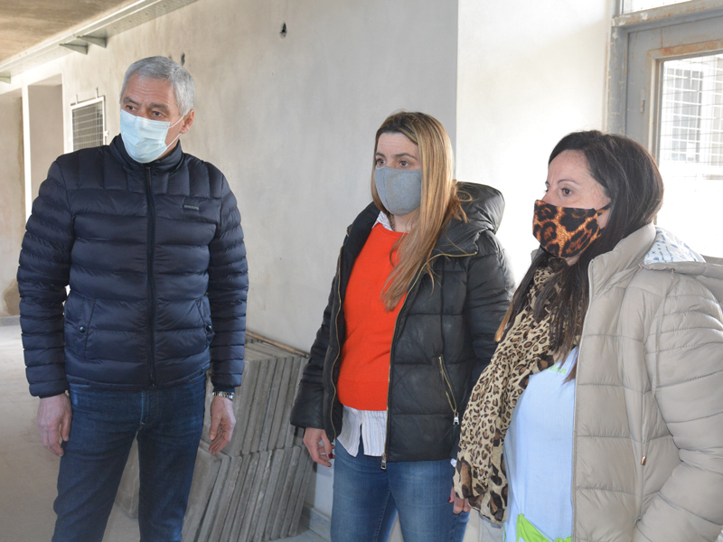 Cagliardi recorrió obras en el Jardín N° 906 de Villa Progreso